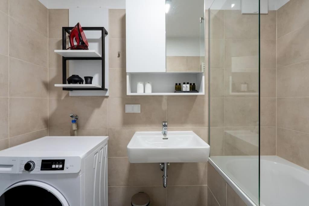 1Br Haven With Swift City Access By Hm Wien Eksteriør bilde