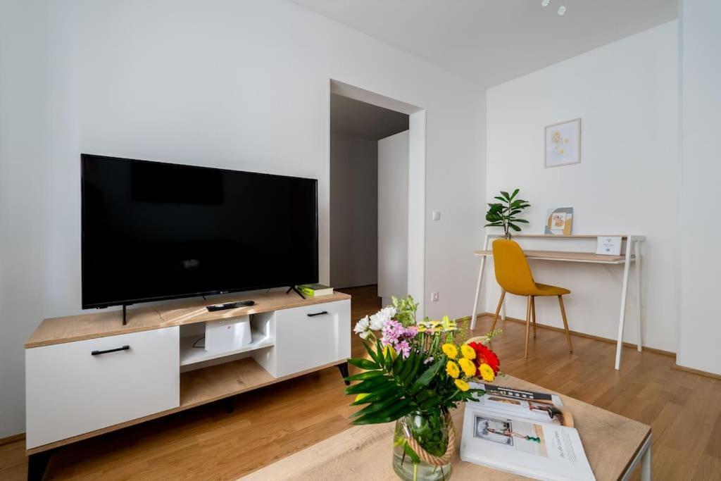 1Br Haven With Swift City Access By Hm Wien Eksteriør bilde