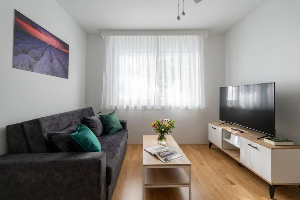 1Br Haven With Swift City Access By Hm Wien Eksteriør bilde